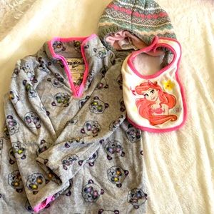 sweater pink and gray size 4T, gray and pink beanie size 4T,bib pink/white 3/6M